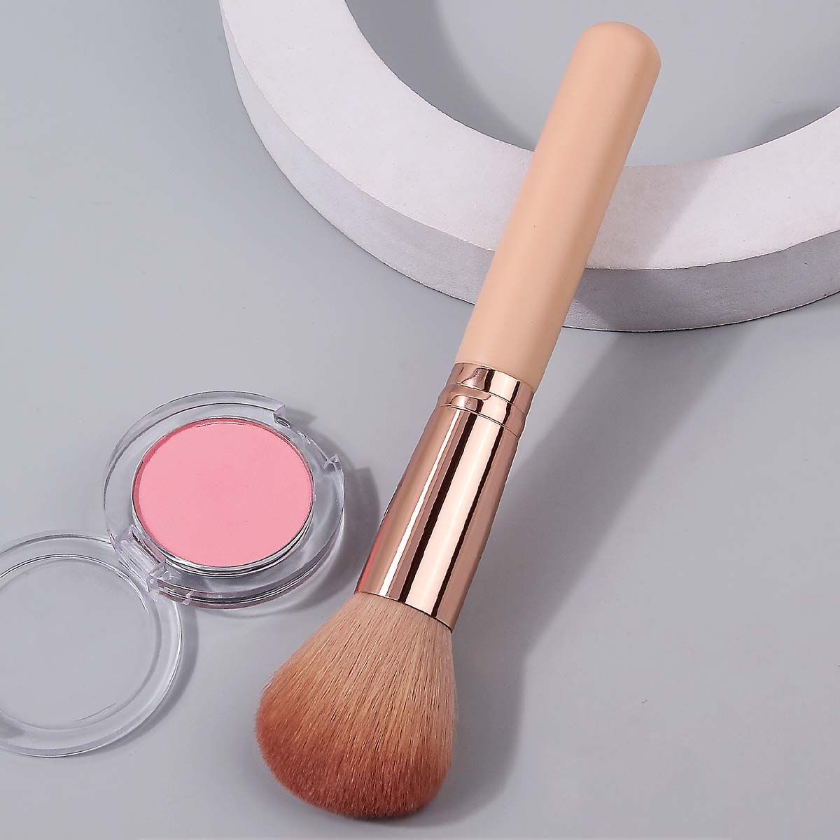 Single-stem honey powder makeup brush, blush brush, soft bristles that do not consume powder, setting makeup, loose powder contouring brush, high-end multi-functional makeup brush full figure