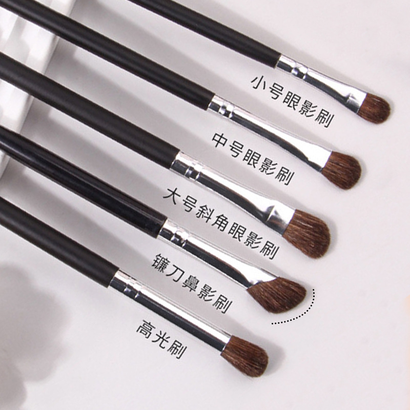 Single horsehair eyeshadow brush, animal hair eye smudging brush, portable makeup tool wholesale, makeup brush full figure