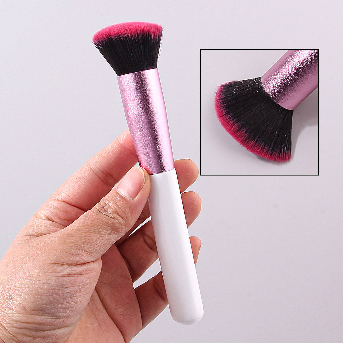 New angled makeup brush, contouring brush, facial contour shadow makeup brush, scarless, powder-free and precise foundation brush details Picture