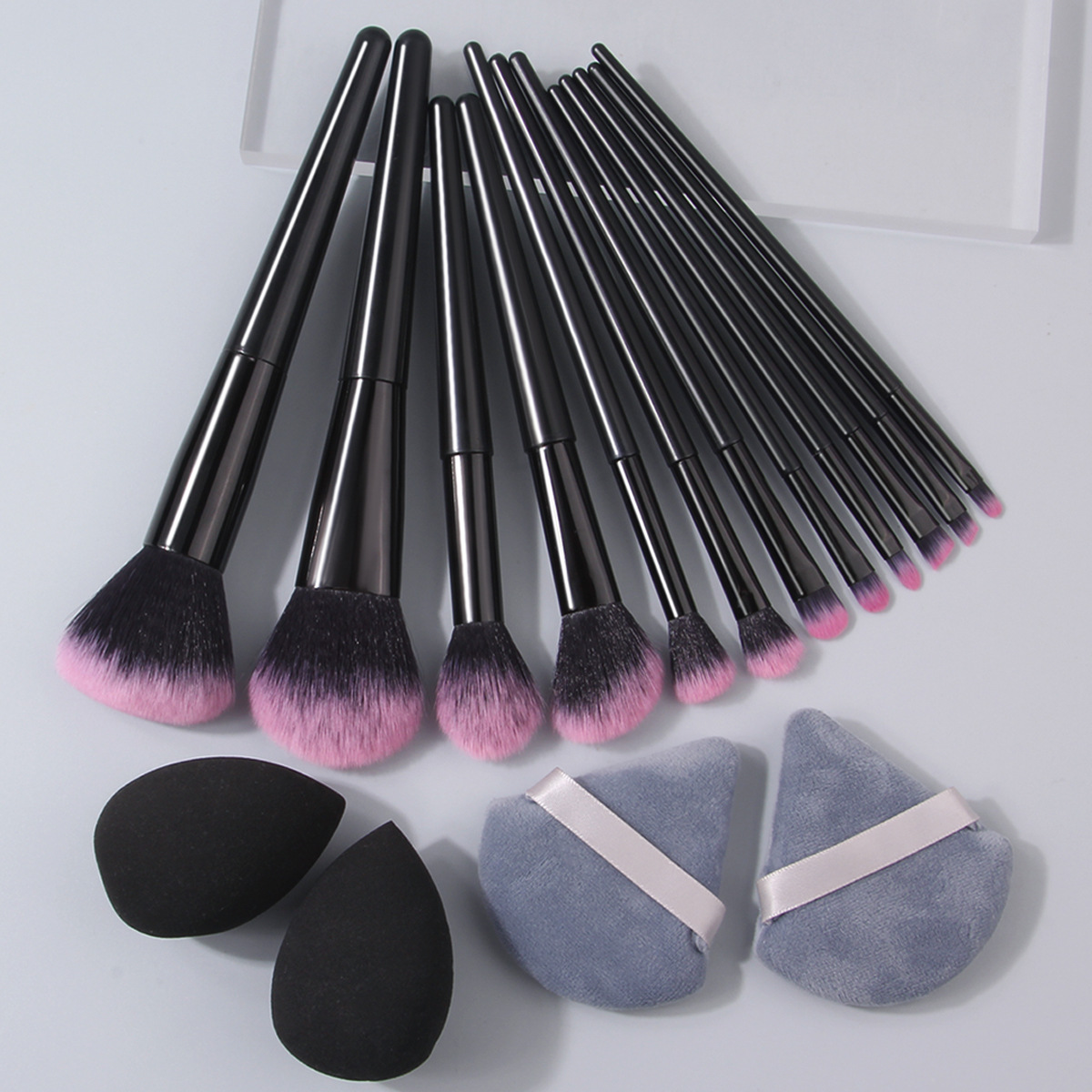 12-piece soft-bristled makeup brush set for beginners, portable blush brush, contouring foundation brush, and comes with a sponge egg triangular powder puff Specification drawing
