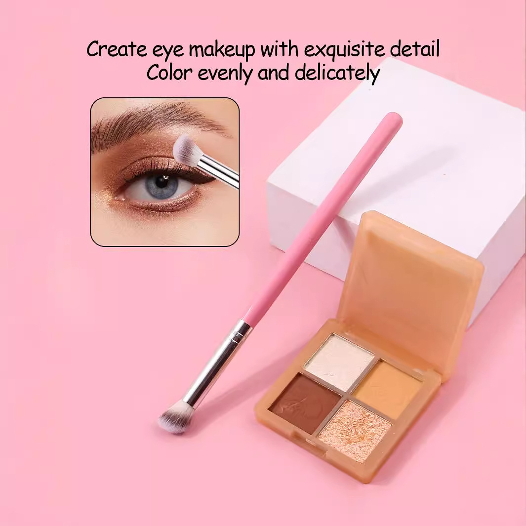 Essential makeup tools for a delicate look: concealer brush, nose shadow contouring brush, brightening blush brush, eyeshadow brush details Picture