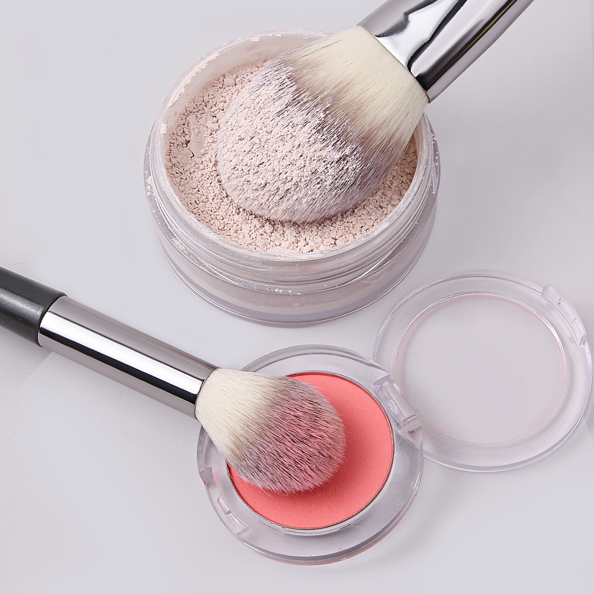 New 12-piece three-color gradient makeup brush set, foundation, eyeshadow, eyebrow brush, makeup setting and beauty tools in stock Application Scenario