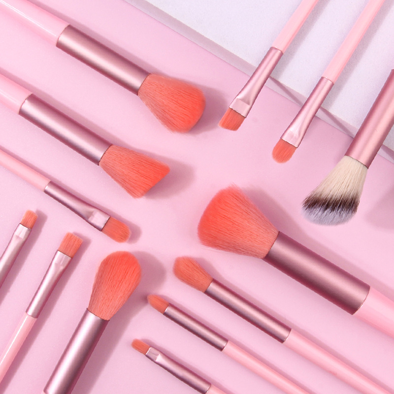 Sijiqing 13-piece makeup brush set, portable in a velvet bag, eyeshadow sleeve brush, soft bristle powder brush, blush brush, nose shadow brush Application Scenario