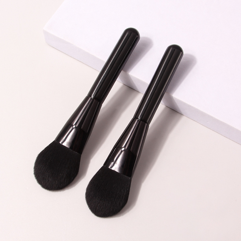 High-quality single-barrel blush brush, loose brush, all-black soft-bristled makeup brush, portable multi-functional makeup brush details Picture