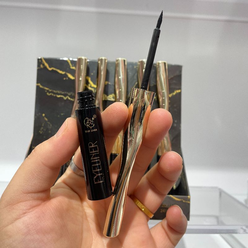 eyeliner, black, smooth and fluid, no smudging Specification image