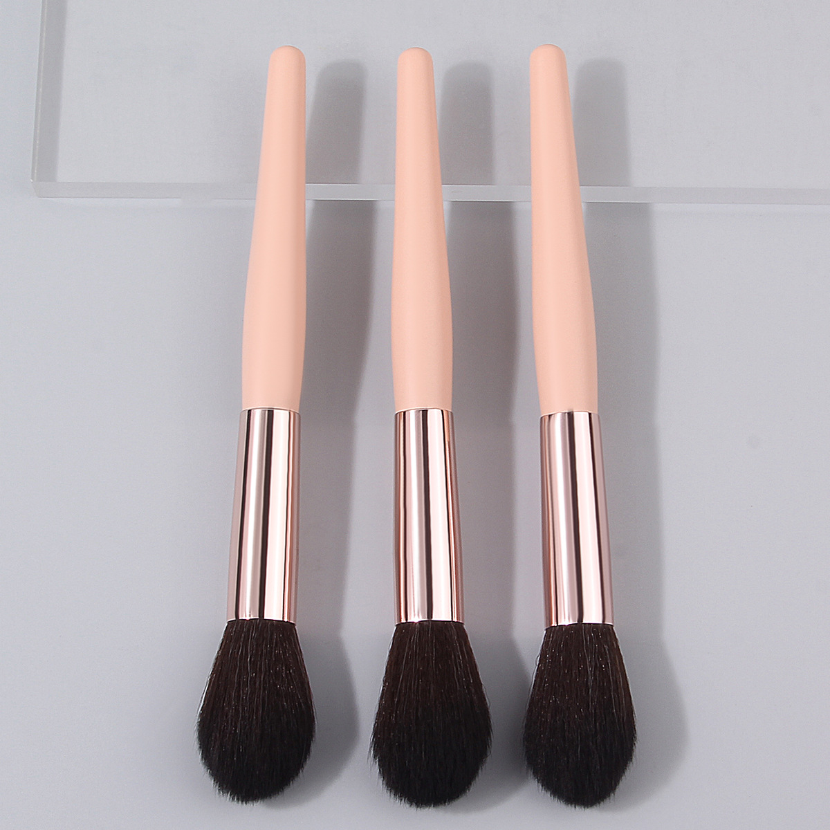 New apricot-colored wooden handle blush brush, Flame high-gloss brush, powder brush, facial makeup gift brush, in stock for wholesale details Picture