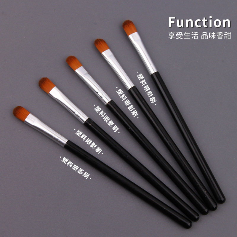 High-quality eyeshadow brush, portable eye refresher, painting brush, makeup gift, brush, beauty tool Application Scenario