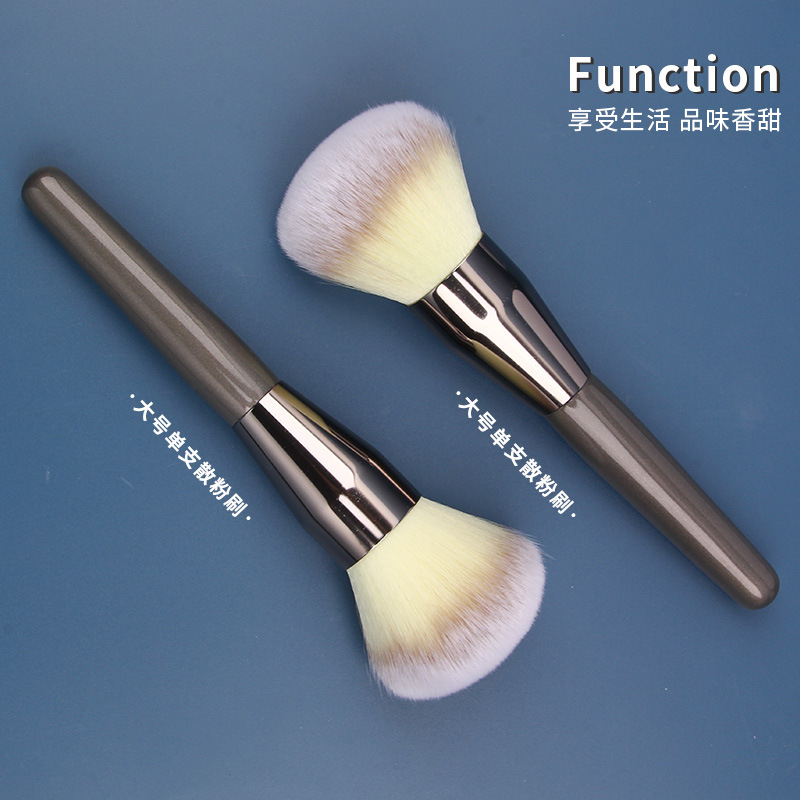Single large-sized loose powder brush for beginners, portable loose powder brush for facial honey powder, wholesale of beauty tools Application Scenario