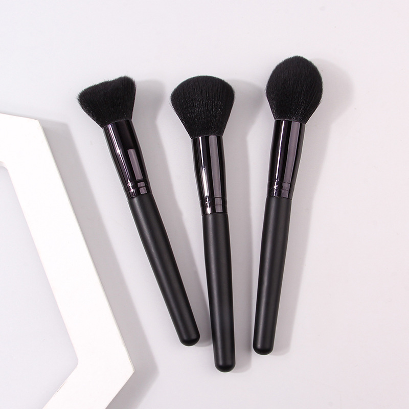 Single loose brush setting soft bristle blush brush, black contactor brush, beginner's portable wooden handle long rod makeup brush details Picture