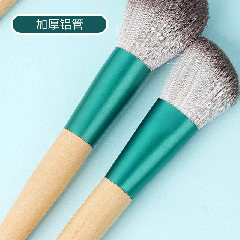 10-piece makeup brush set for beginners, complete eyeshadow brush, natural wood color setting powder brush, portable eye smudging brush Application Scenario