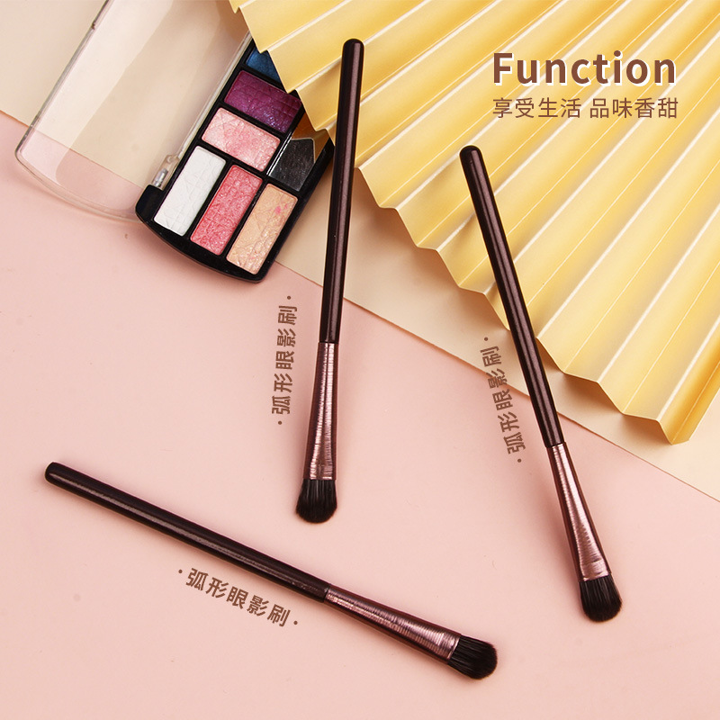 Single eyeshadow brush, makeup brush, 1-piece set, eye smuder brush, makeup and beauty tools wholesale, high-gloss portable Application Scenario