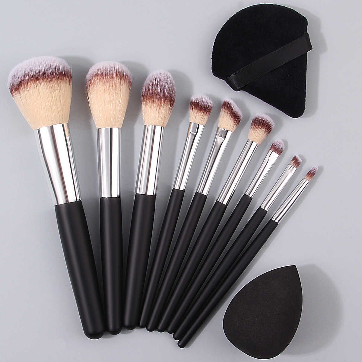 Cross-border stock 9-piece makeup brush set: Soft bristles that don't prick the face, blush brush, eyeshadow brush, setting powder puff, beauty egg Application Scenario
