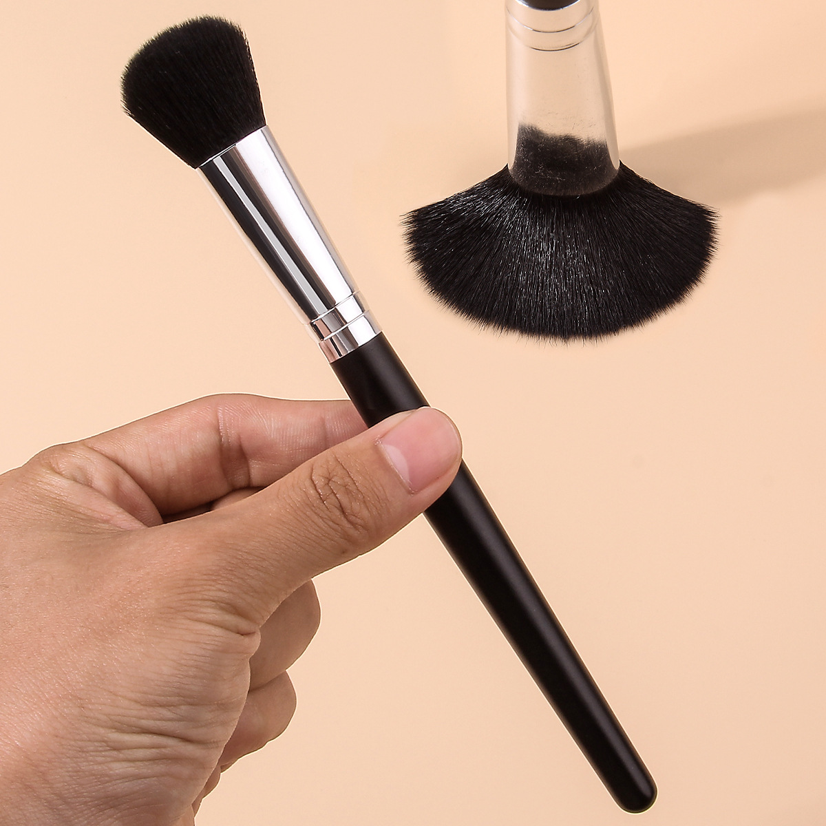 Beginner's small, high-gloss brush, blush brush, powder brush, honey brush, portable soft-bristled facial makeup brush details Picture