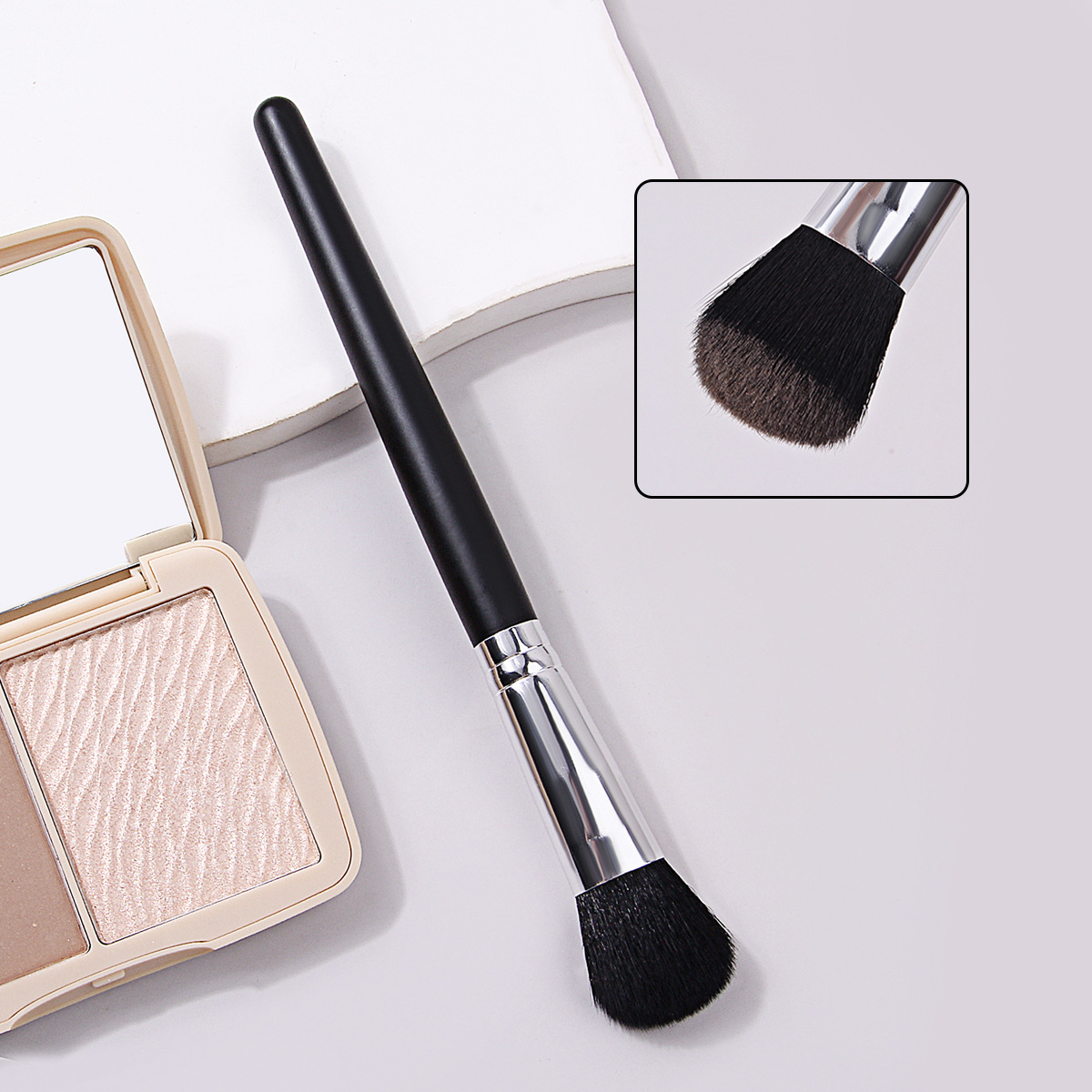 Single wooden-handled highlighter blush brush, portable soft-bristled makeup brush, beginner's smudging brush, beauty tools in stock and dispatched immediately Application Scenario