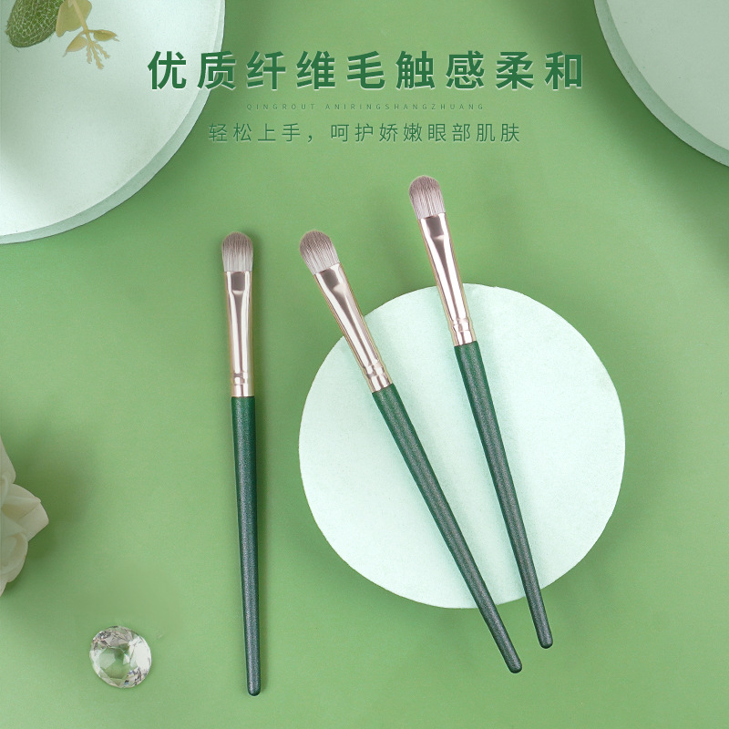 Single eyeshadow brush, Green Cloud Portable soft-bristled detail brush, long-handled wooden makeup brush, bagged beauty tools wholesale details Picture