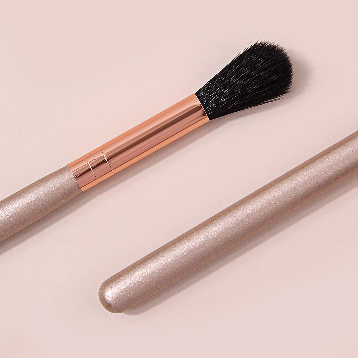 Beginner's single smudging makeup brush, brightening highlight brush, portable facial nose shadow brush, makeup tool, makeup brush Specification drawing