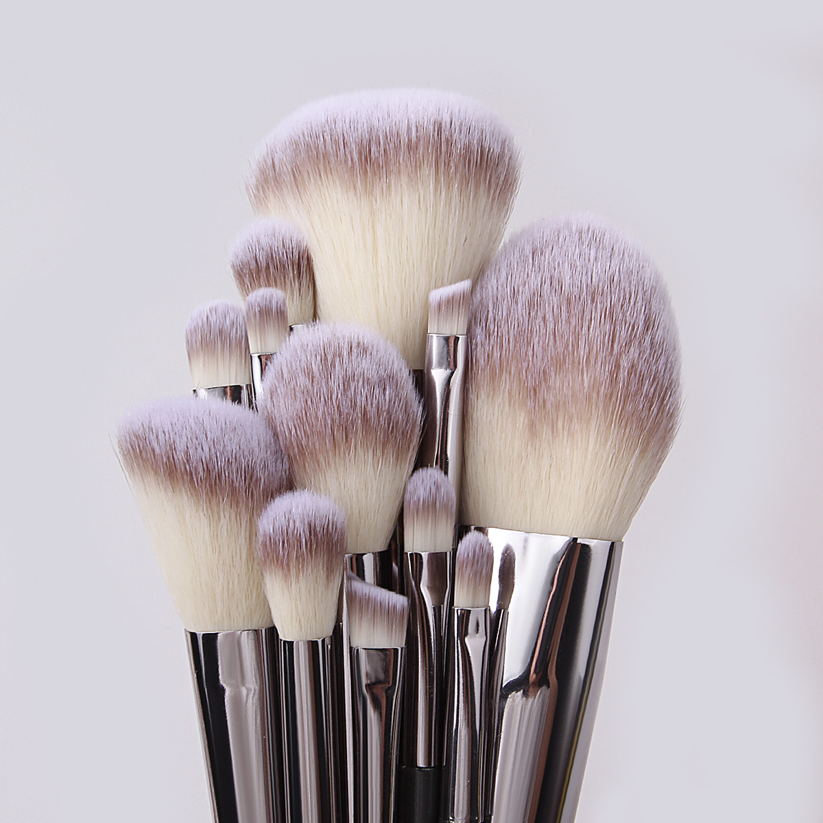 New 12-piece three-color gradient makeup brush set, foundation, eyeshadow, eyebrow brush, makeup setting and beauty tools in stock details Picture