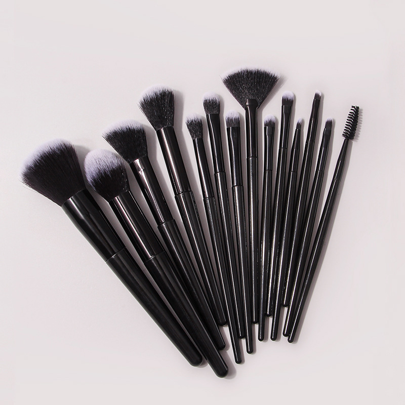Wholesale of high-quality 14-piece soft-bristled facial makeup brushes in stock. Professional facial makeup tools and brushes Application Scenario