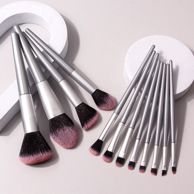 Newly launched 12 sets of makeup brushes suitable for makeup artists, available for wholesale in stock full figure