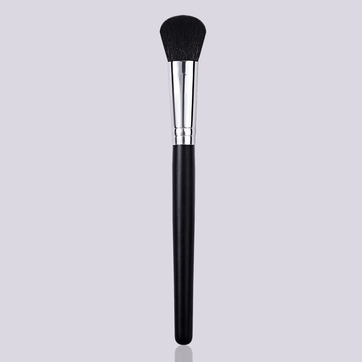 Single wooden-handled highlighter blush brush, portable soft-bristled makeup brush, beginner's smudging brush, beauty tools in stock and dispatched immediately full figure