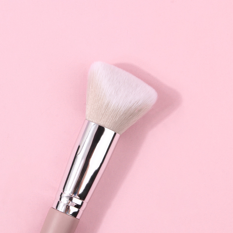 Single facial makeup and contouring brush, soft-bristled portable makeup brush, shadow brush, irregular-shaped brush, wholesale in stock Application Scenario