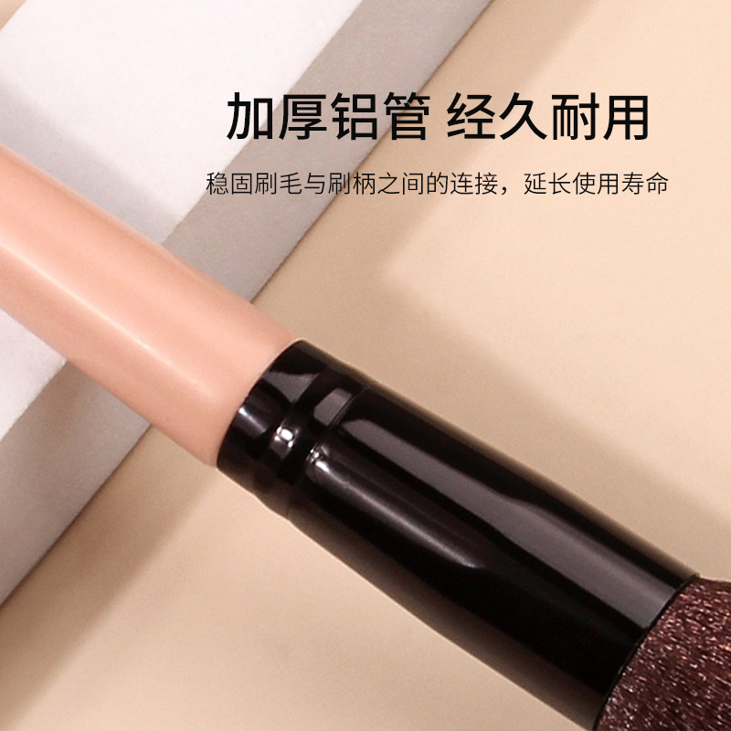 New single-purpose multi-functional makeup brush, fluffy soft bristle blush brush, loose brush, portable beauty tool for direct sale from the manufacturer Application Scenario