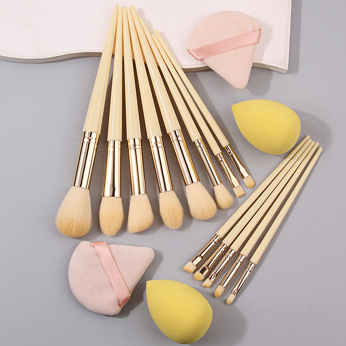 13 sets of cross-border best-selling makeup brushes, including soft bristle loose powder blush brushes, makeup powder puffs and sponge egg sets, are in stock full figure