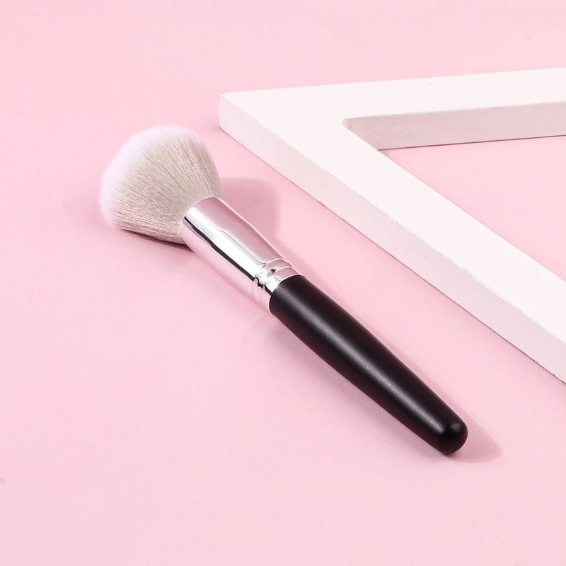 Single loose brush makeup tools in stock, set makeup brush, soft bristle portable makeup, refreshing makeup tools wholesale Application Scenario