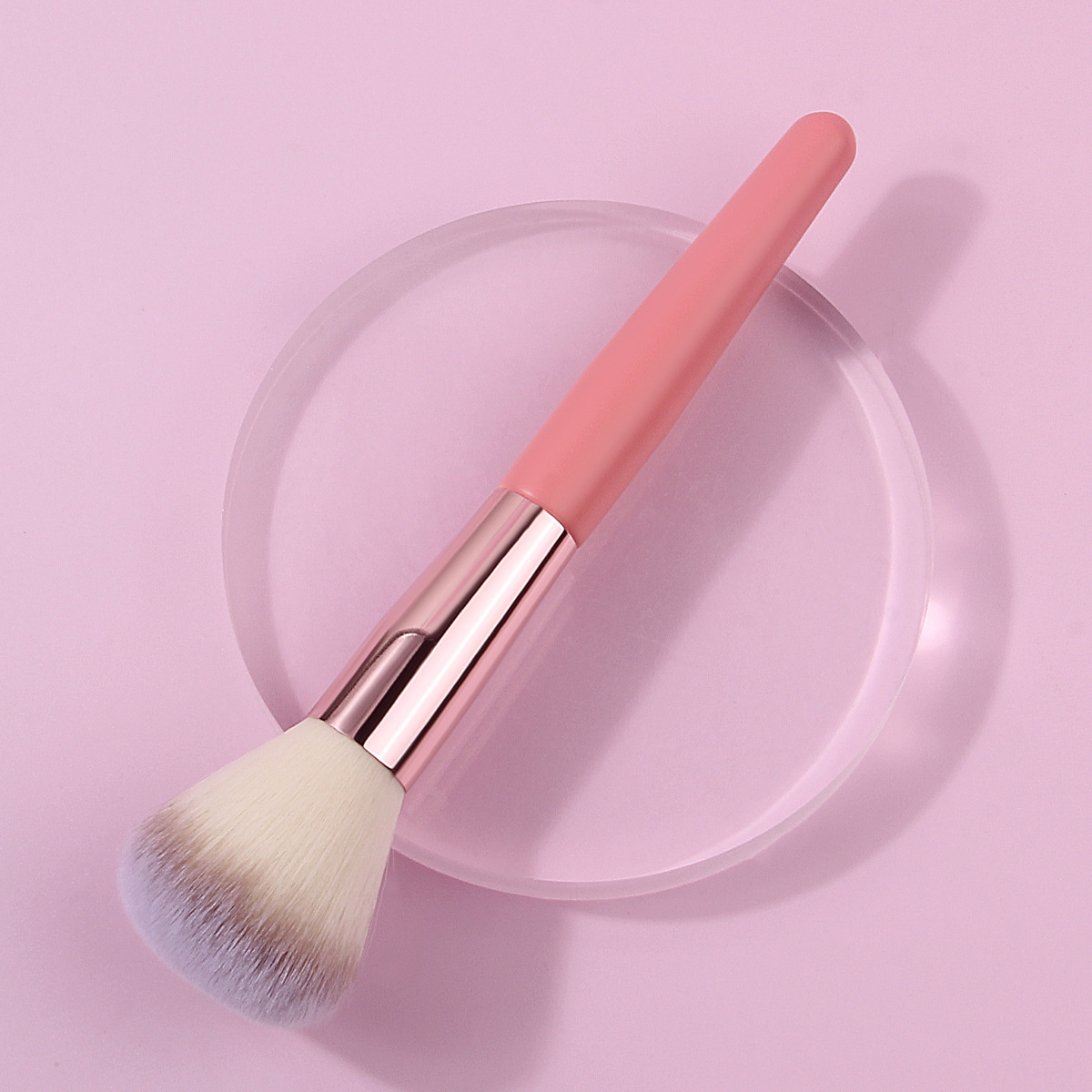 Pink wooden-handled makeup brush, soft-bristled powder brush, blush brush, honey brush, portable and multi-purpose facial beauty tool Specification drawing