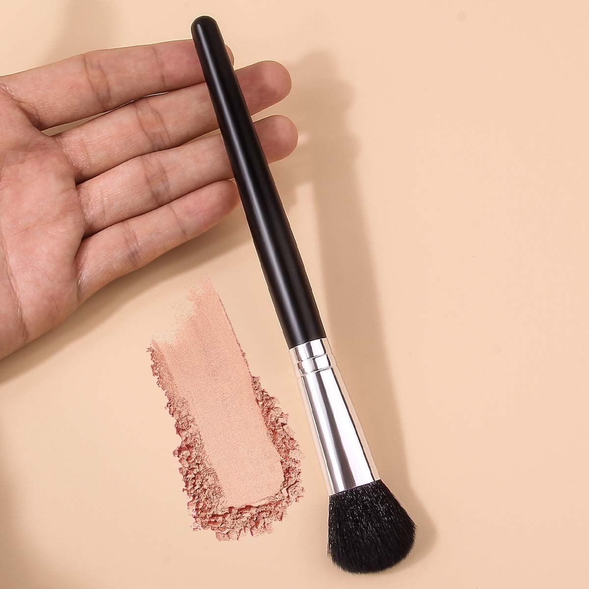 Beginner's small, high-gloss brush, blush brush, powder brush, honey brush, portable soft-bristled facial makeup brush Specification drawing