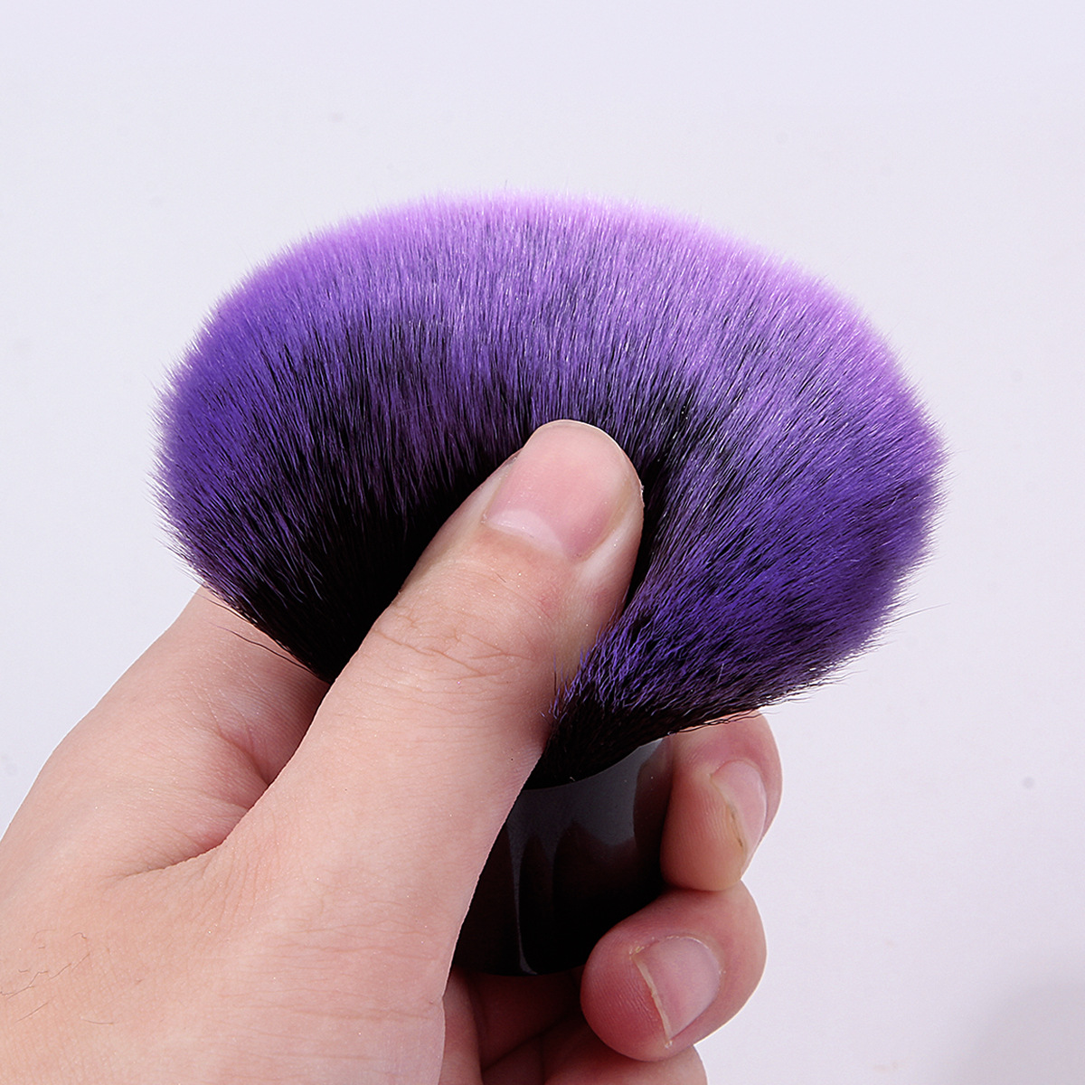 Single-piece circular base, multiple colors available, fiber bristle nail art dust, nail cleaning brush, loose brush, multi-purpose brush Application Scenario