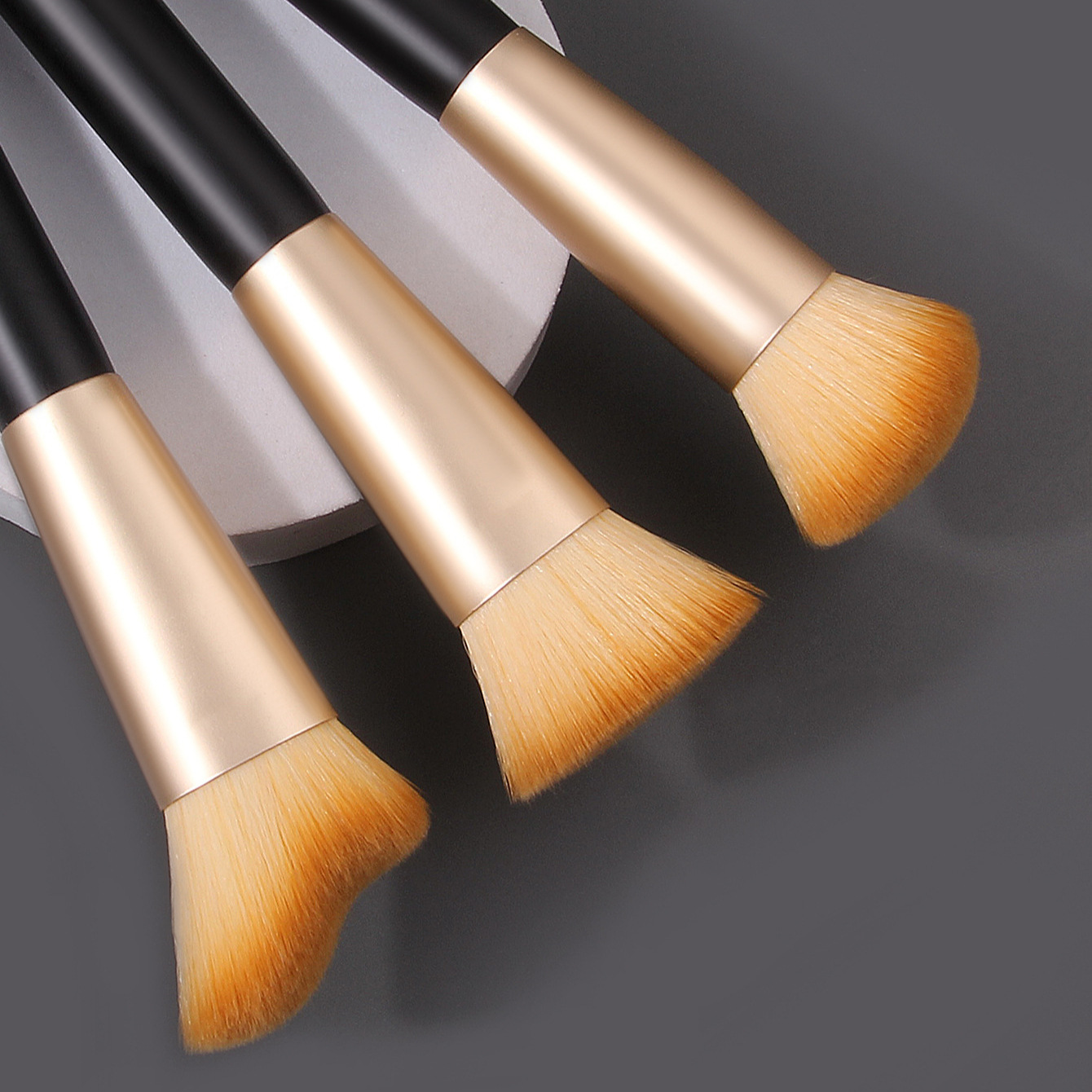 Special offer: 3 foundation brushes, soft bristles, handcrafted conture brushes, blush brushes in stock, direct sales from the manufacturer of facial makeup tools details Picture