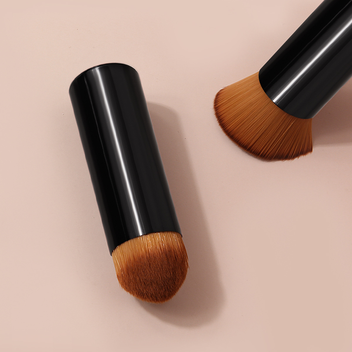 Two short-handled round-headed concealer brushes with angled corners, no marks, no makeup, compact and portable professional makeup brushes, bestsellers details Picture
