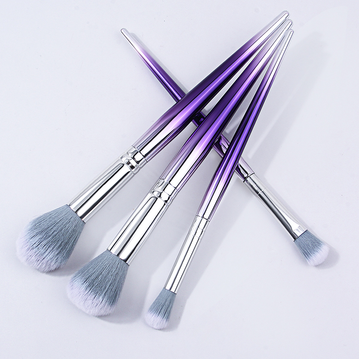 A set of 4 violet makeup brushes, including a loose brush, blush brush and eyeshadow brush, is a complete set of beauty tools for beginners details Picture
