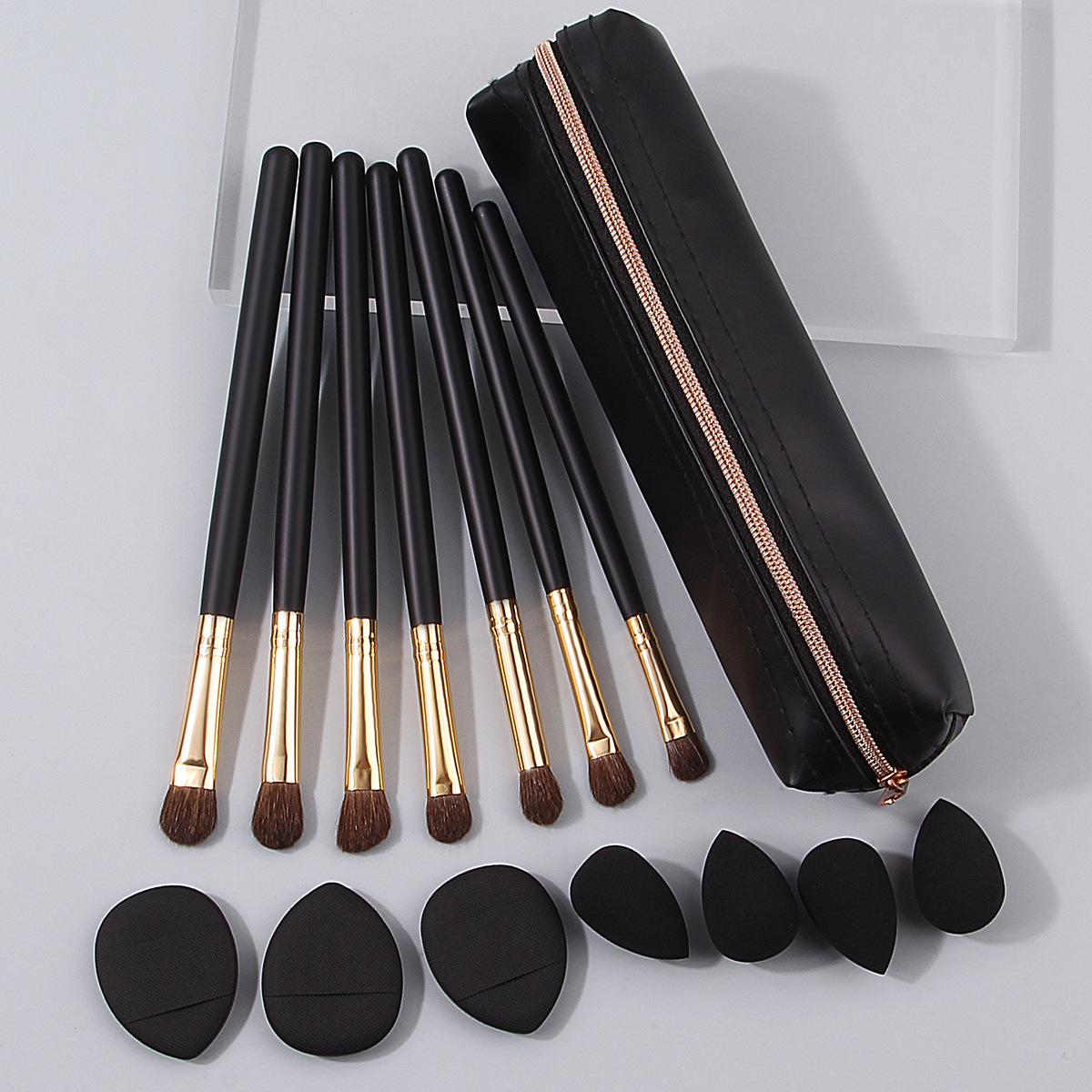 7-piece Pony hair eye makeup brush, soft bristle eyeshadow brush, highlighter brush, nose shadow brush, portable sponge powder puff, makeup bag full figure