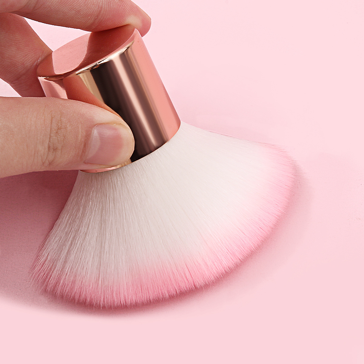 High-quality factory direct sales: Mushroom brush, blush brush, dust brush, soft and non-irritating foundation base makeup brush, portable for going out details Picture