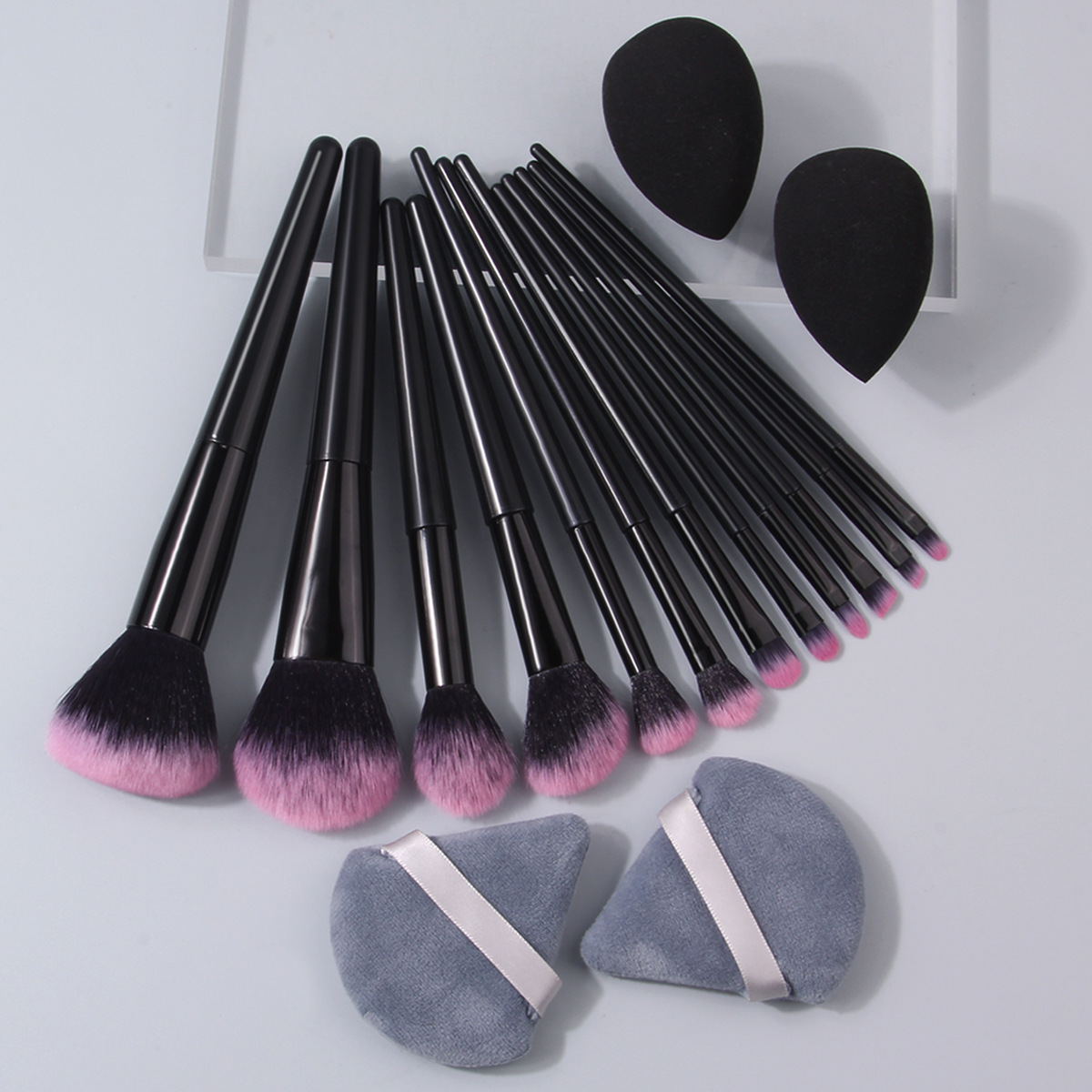 12-piece soft-bristled makeup brush set for beginners, portable blush brush, contouring foundation brush, and comes with a sponge egg triangular powder puff details Picture