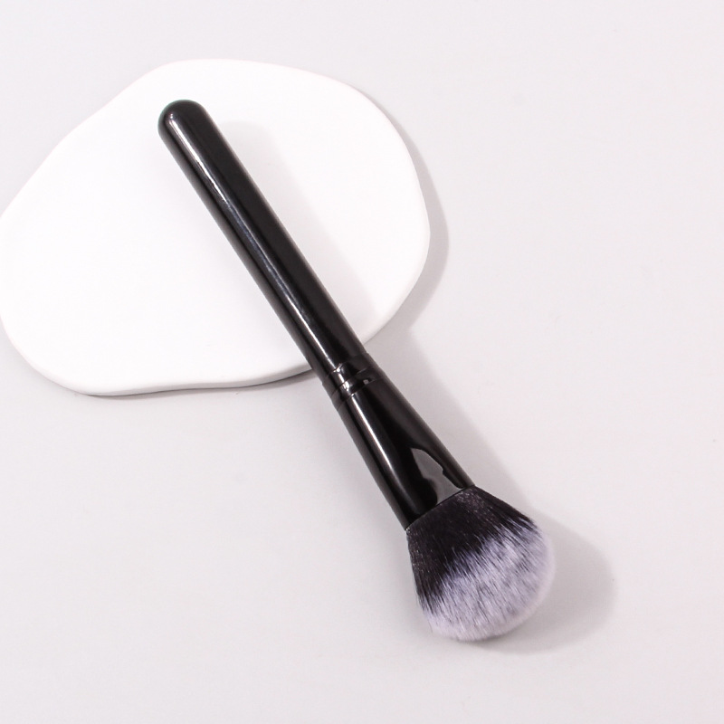 Wholesale of single loose powder brush, soft fiber bristle blush brush, portable black wooden handle setting brush and highlighter brush details Picture