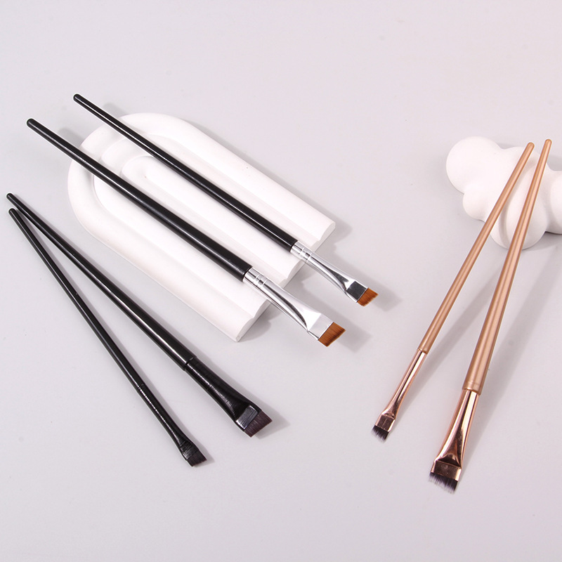 Wholesale of ultra-thin blade eyeliner brushes, soft bristle eyeliner brushes, slanted eyebrow brushes, portable makeup brushes. Factory direct sales Application Scenario