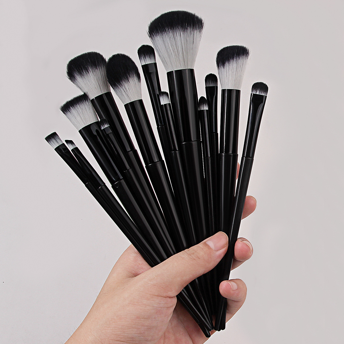 13 high-end makeup brush sets in stock, including loose powder brushes, contouring brushes, eyeshadow brushes, and portable full sets. Quick delivery details Picture