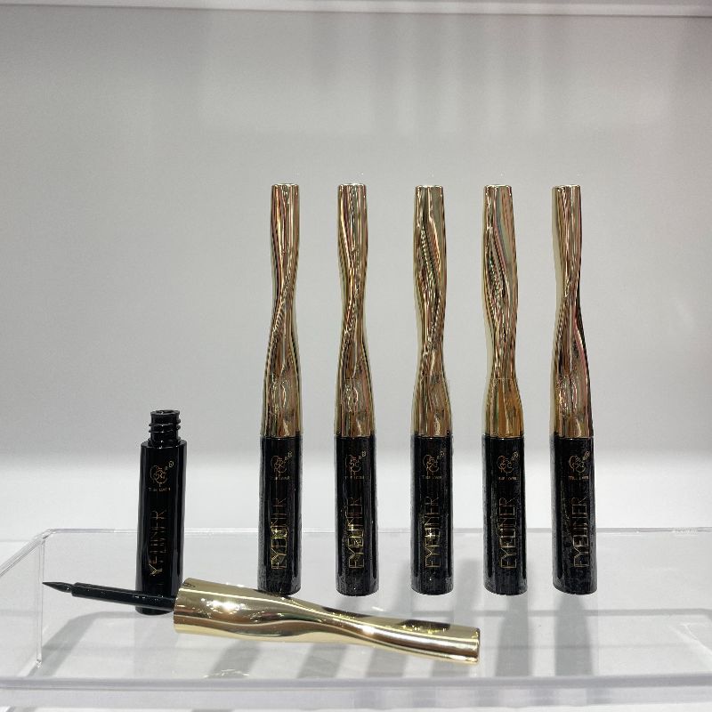 eyeliner, black, smooth and fluid, no smudging