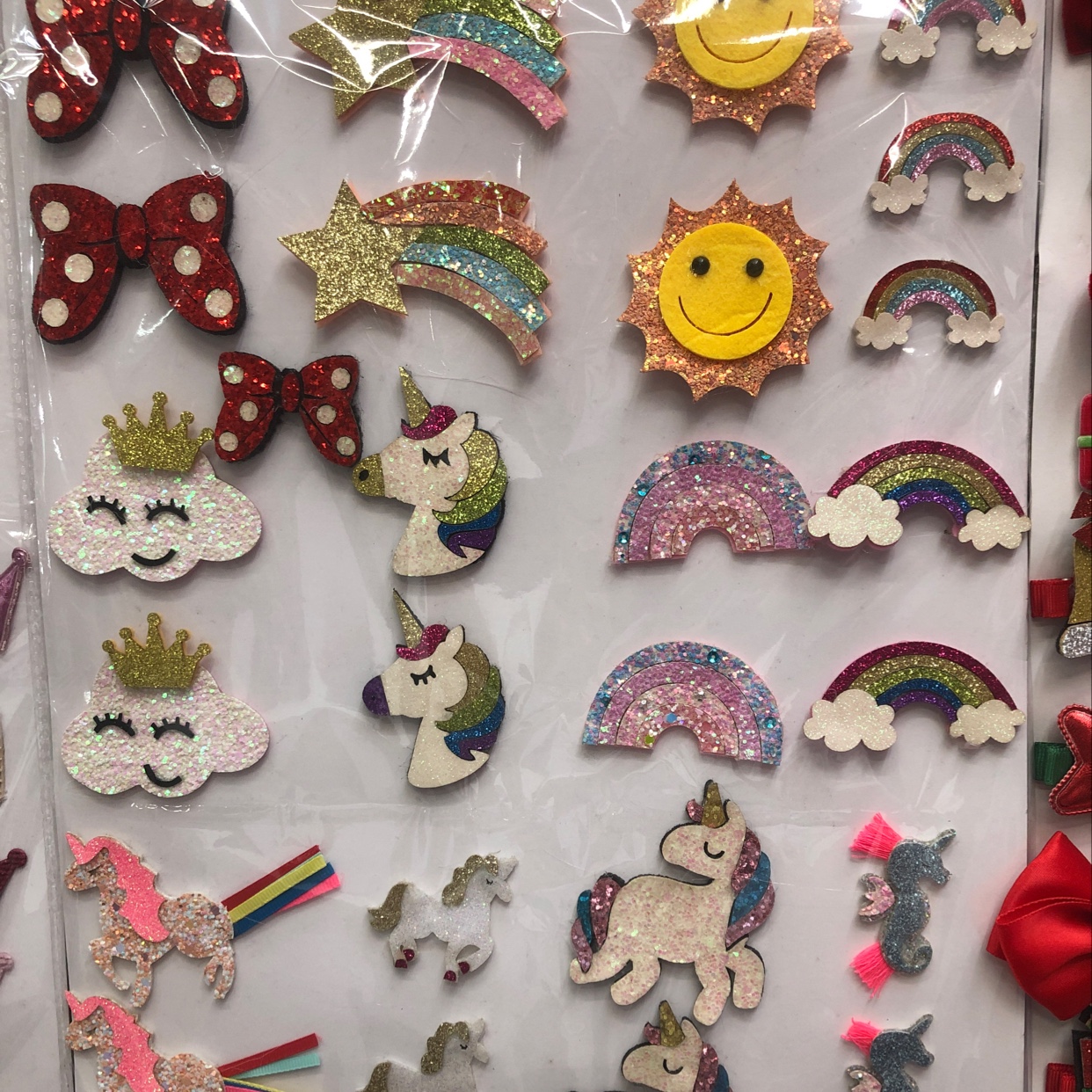 厂家直销服饰配件 各种辅料配饰 饰品配件热销毛绒填充物服装辅料      