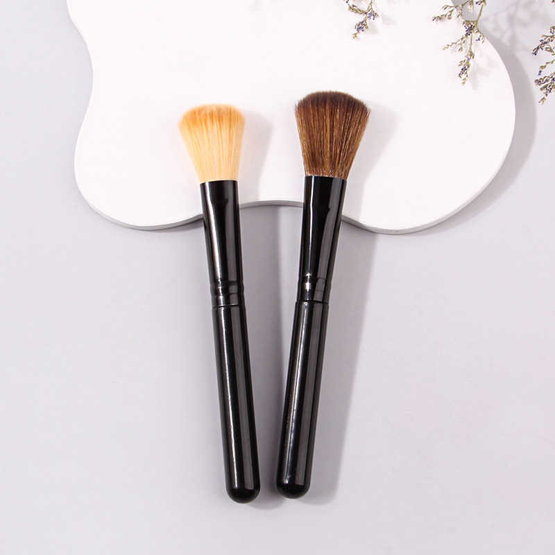 Portable soft-bristled blush brush, loose brush for beginners, single makeup brush, beauty tool, makeup brush manufacturer in stock Application Scenario
