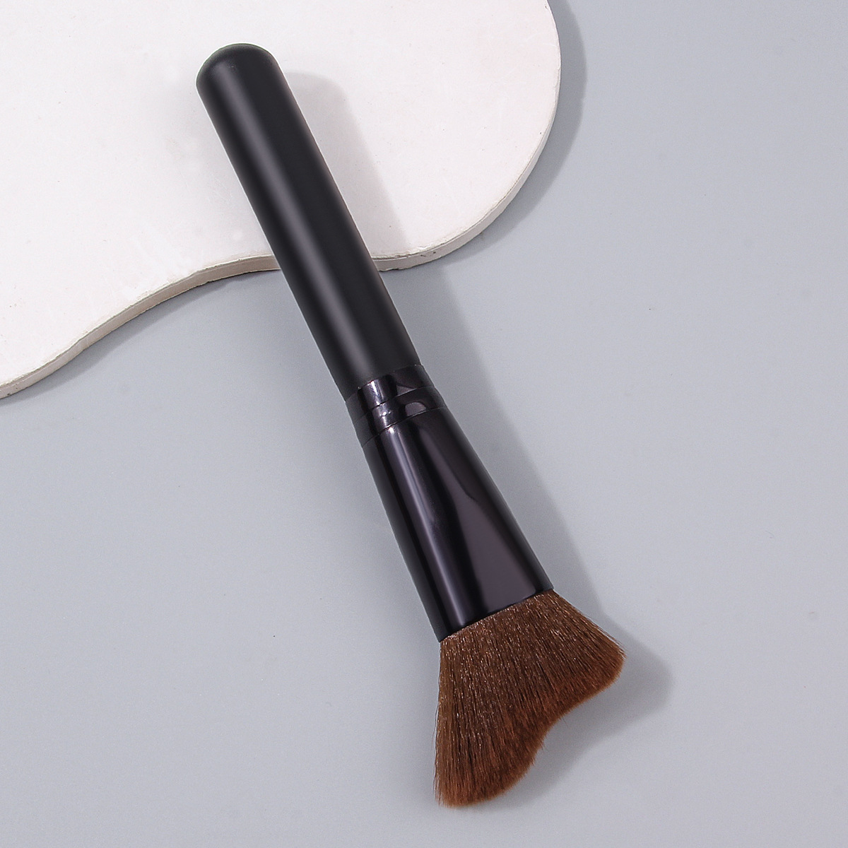 Single-piece wavy setting powder, foundation brush, blush makeup brush, portable, fluffy and soft, powdery and dotting brush details Picture