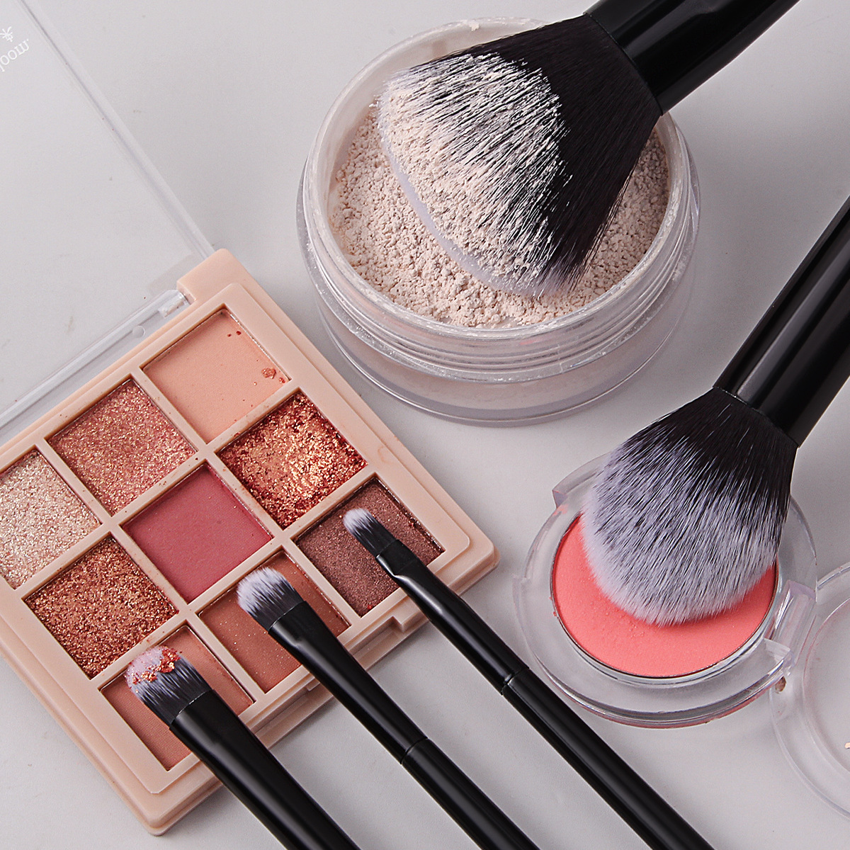 14 makeup brushes, beginner makeup tools, blush brush, contouring brush, sponge foundation, beauty egg, beauty storage bag Application Scenario