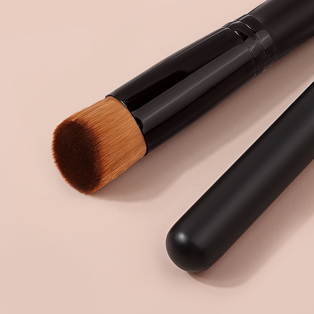 Beginner's single angled foundation brush, mask brush, portable wooden handle beauty makeup brush, makeup tools in stock for wholesale Application Scenario