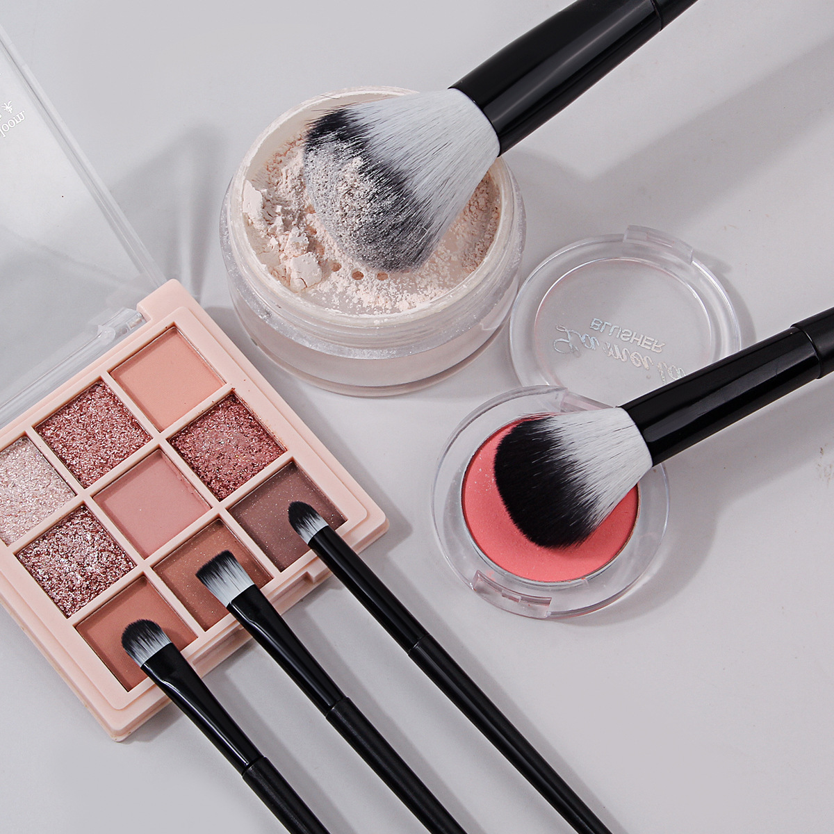 Beginner's soft makeup brush set, loose brush, contouring brush, eyeshadow brush, complete set of brushes, portable strap storage packaging Specification drawing
