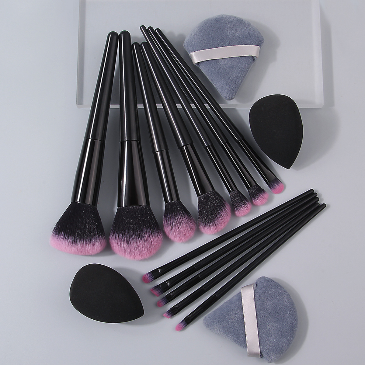 12-piece soft-bristled makeup brush set for beginners, portable blush brush, contouring foundation brush, and comes with a sponge egg triangular powder puff full figure