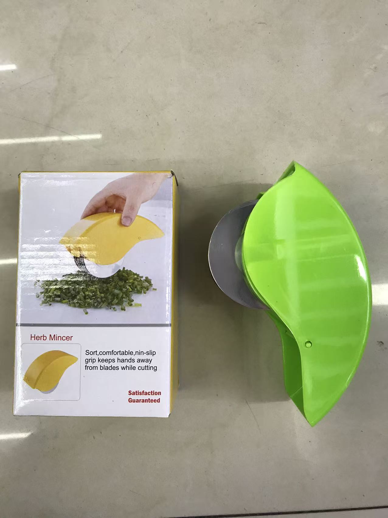 Multi-functional creative roller vegetable cutter, practical vegetable shredder, kitchen knife, creative kitchen gadgets, six-wheel scallion cutter details Picture