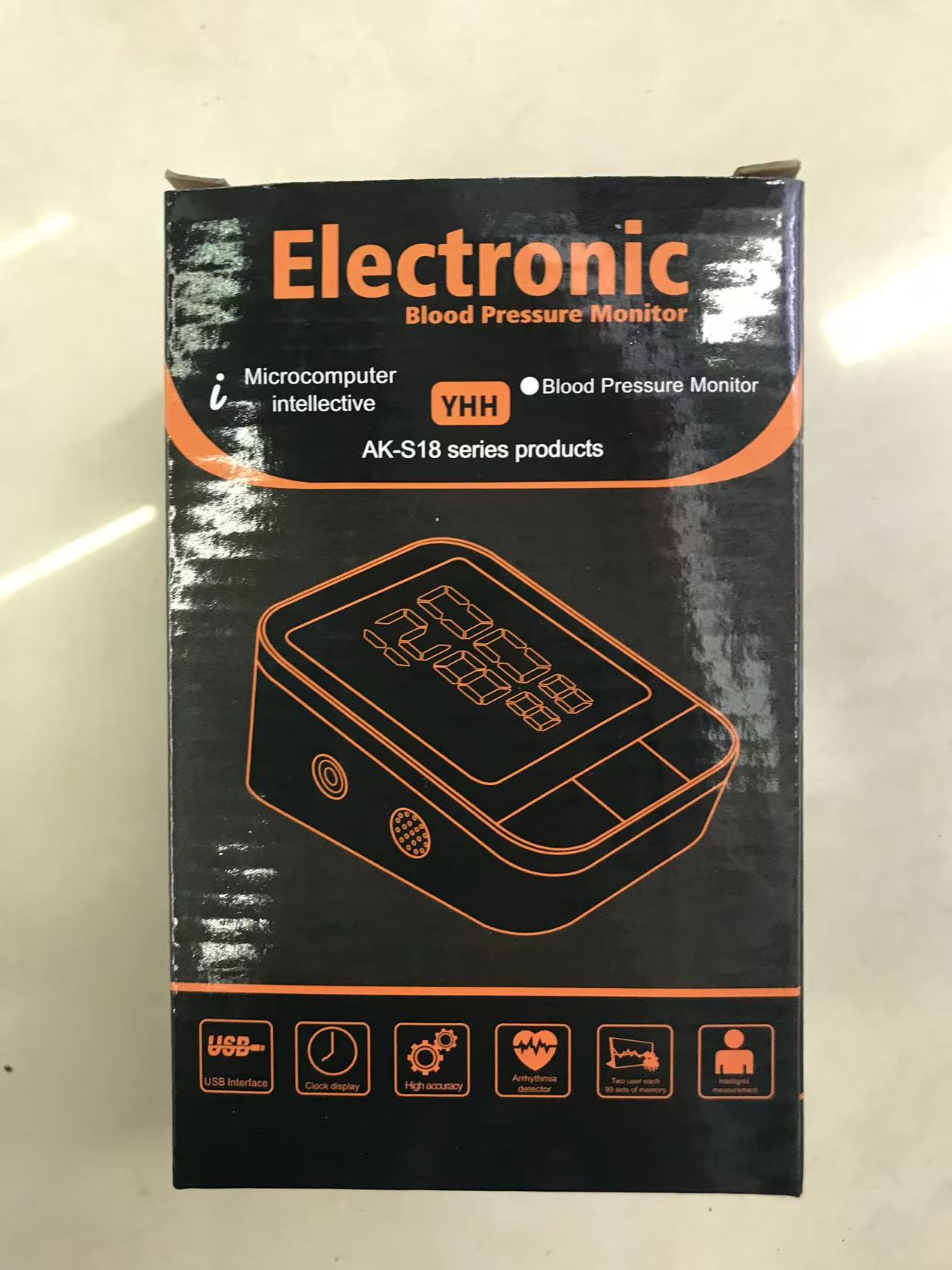 The large-screen blood pressure monitor is a bestseller in foreign trade. It is a medical-grade intelligent English broadcast home blood pressure measurement upper arm blood pressure monitor